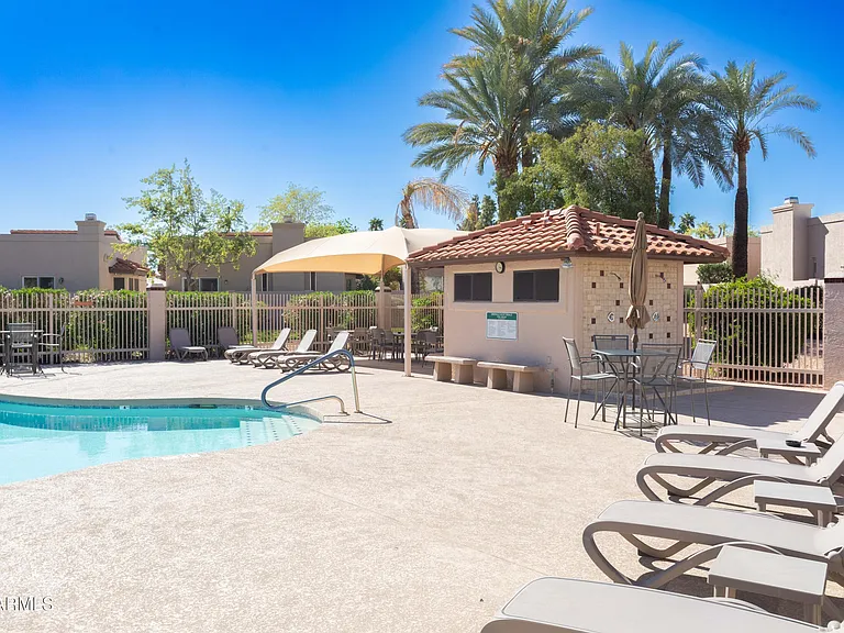 10930 E Hope Dr — Photo 33
