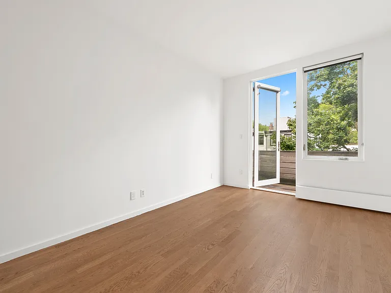 109 3rd St #3 — Photo 5