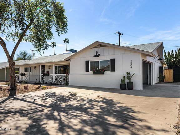 2nd image of 1804 N CAMELLIA Street
