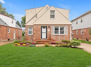 346 Emory Rd, Mineola, NY 11501