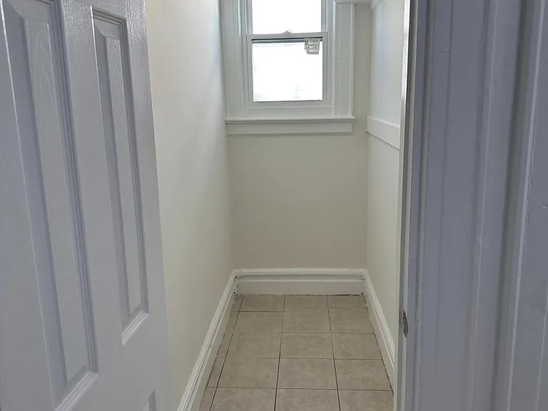 28 Saint James Pl #1R — Photo 1