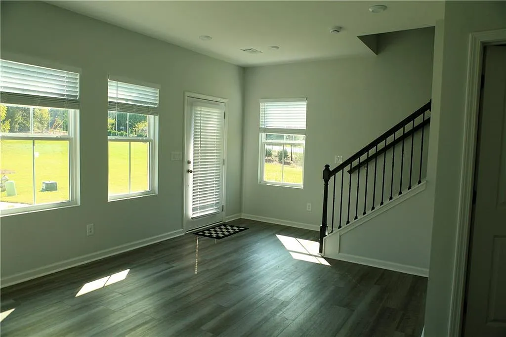 2 bed, 3.5 bath, 2000 sqft, $2,400 — Photo 4