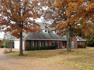 915 Bluffside Dr, Huntsville, AR 72740