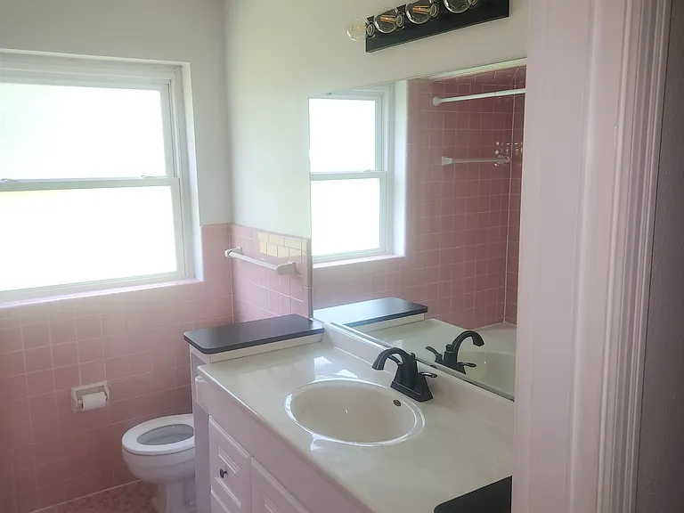 Knollshire Dr — Photo 7