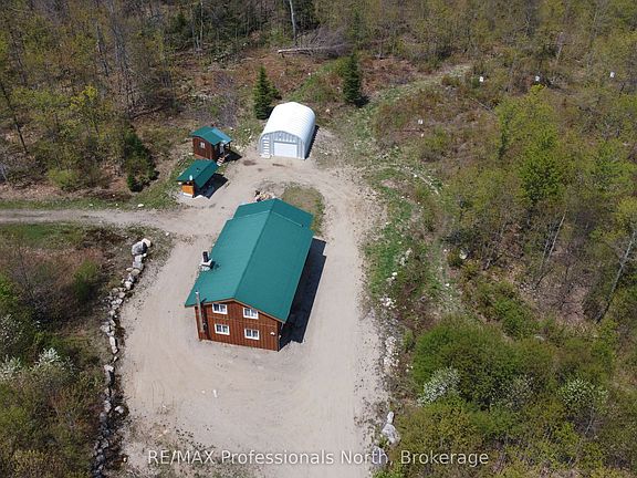 3rd image of 3944 Chetwynd Rd