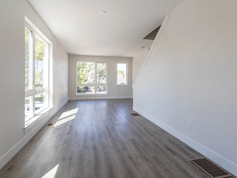 1592 N Ames St — Photo 8