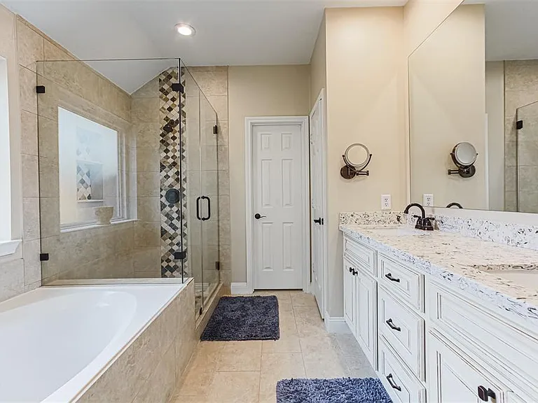3034 Glenthorpe Ln — Photo 2
