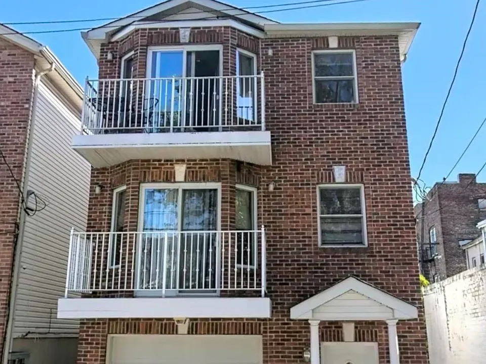 37 Reservoir Ave