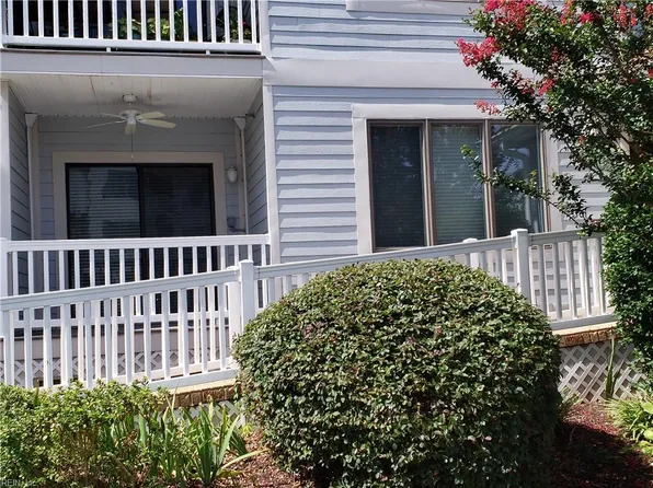6 Harbor Watch Dr Unit 301, Chesapeake, VA 23320