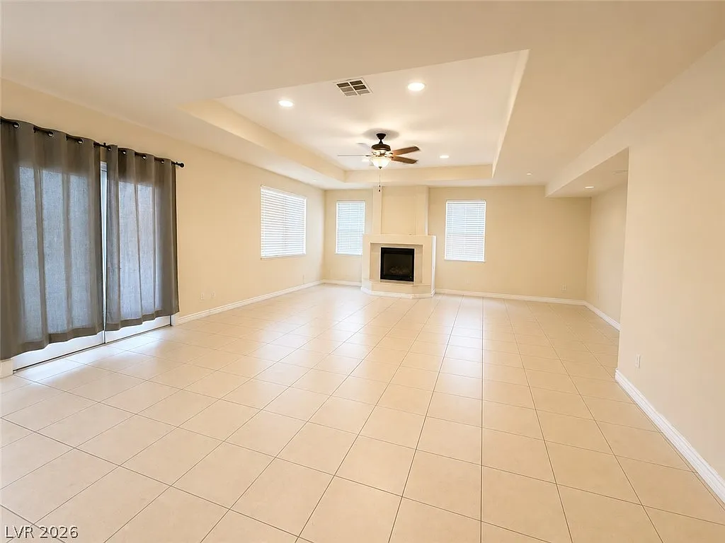 5 bed, 3.0 bath, 4161 sqft, $3,252 — Photo 3