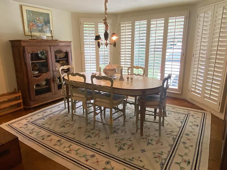 Lilac Dr — Photo 11