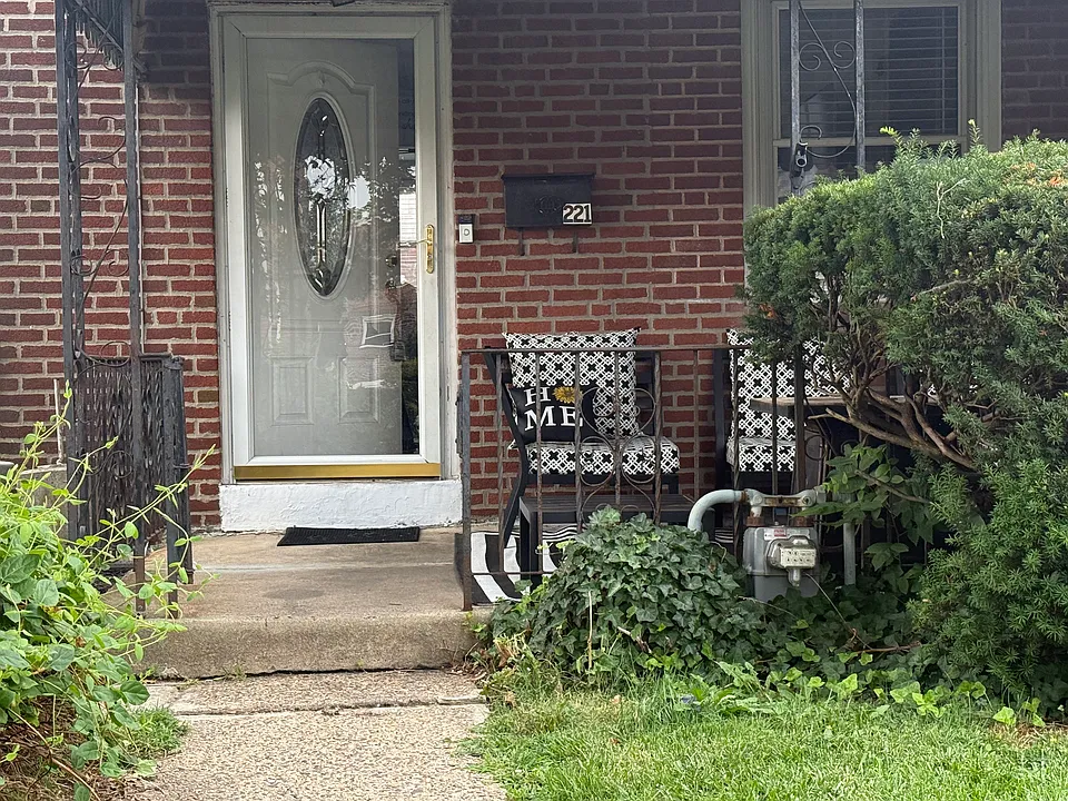 Foster Ave