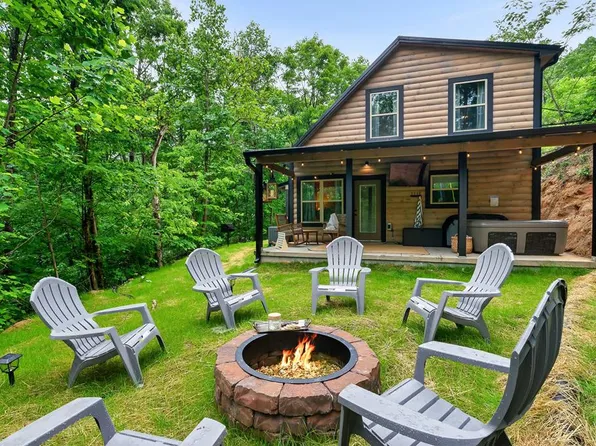 2105 Panther Way, Sevierville, TN 37876