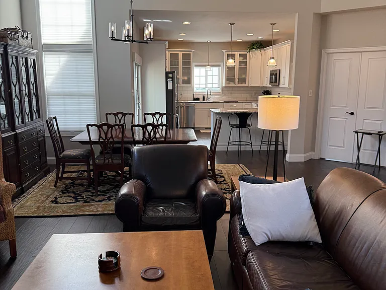 170 Victoria Ln — Photo 3