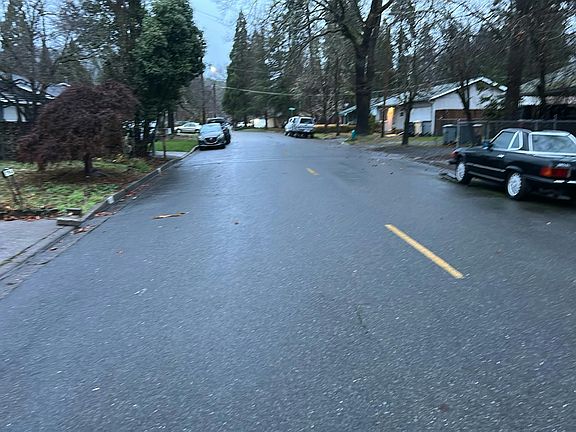 5th image of 718 SW Westholm Ave