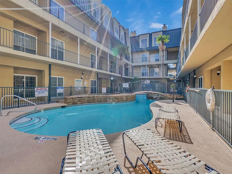 921 Marine Dr #200 — Photo 1