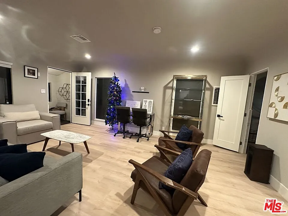 2 bed, 2.0 bath, $5,500 — Photo 2