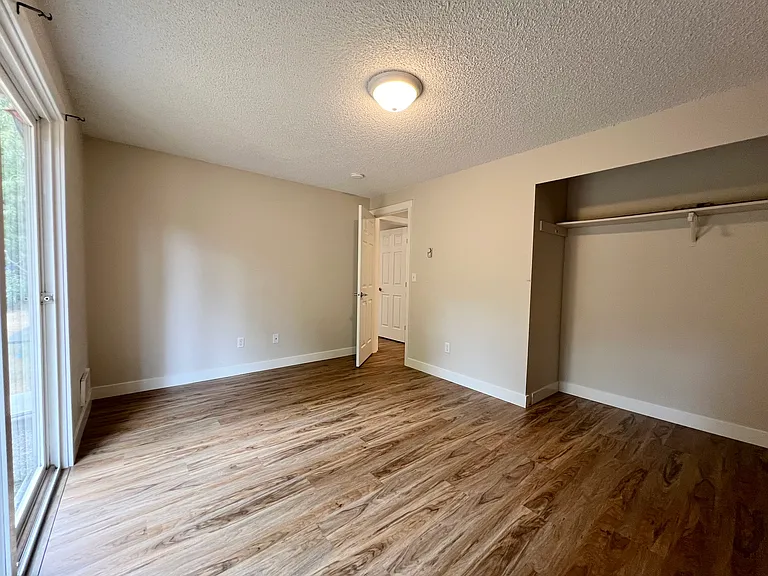 131 Lippert Dr W #103 — Photo 8