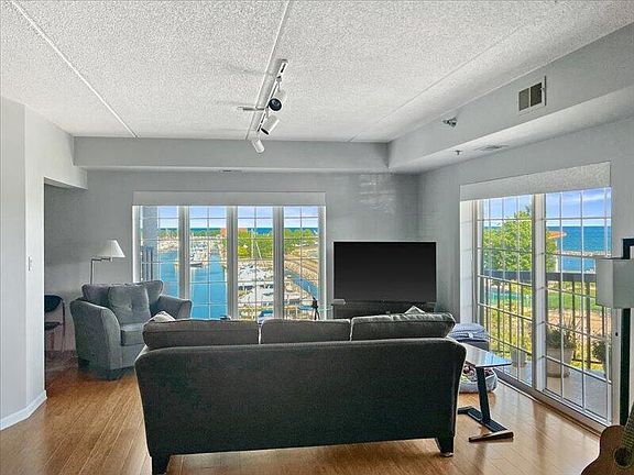 3rd image of 333 Lake AVENUE #308