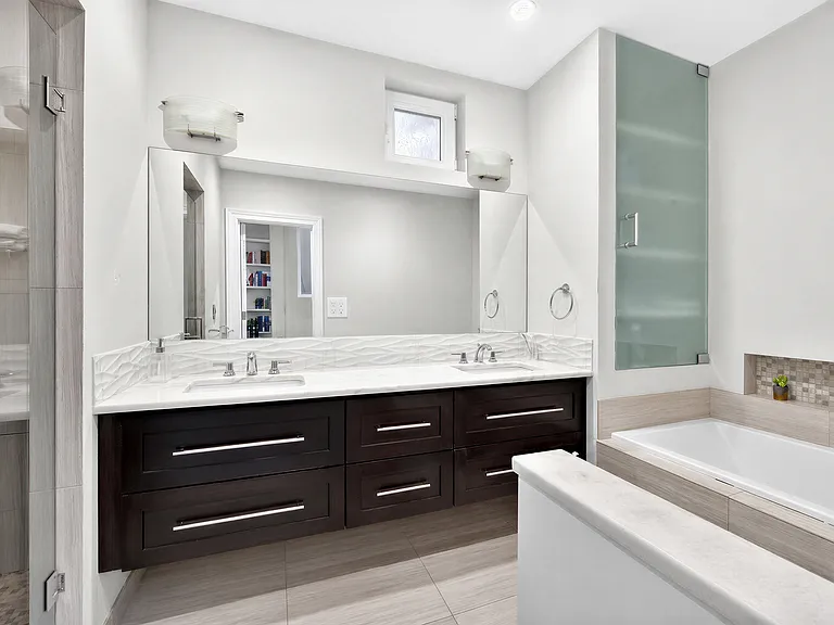 13 Bentley Ave #2 — Photo 26