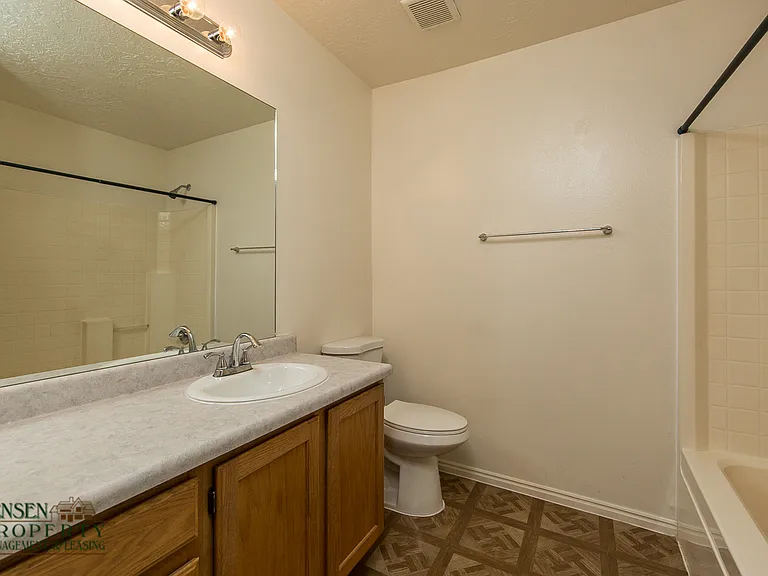 1042 N 1340 West Cir #1 — Photo 14