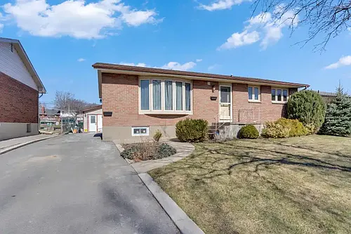 180 Morenz Cres #2 Photo 1