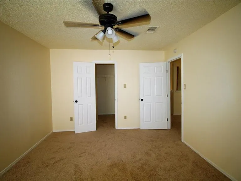 903 Ashmount Ln — Photo 11