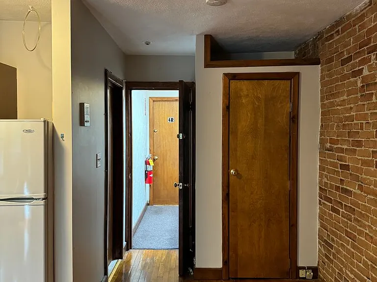 10 Wellington St — Photo 6