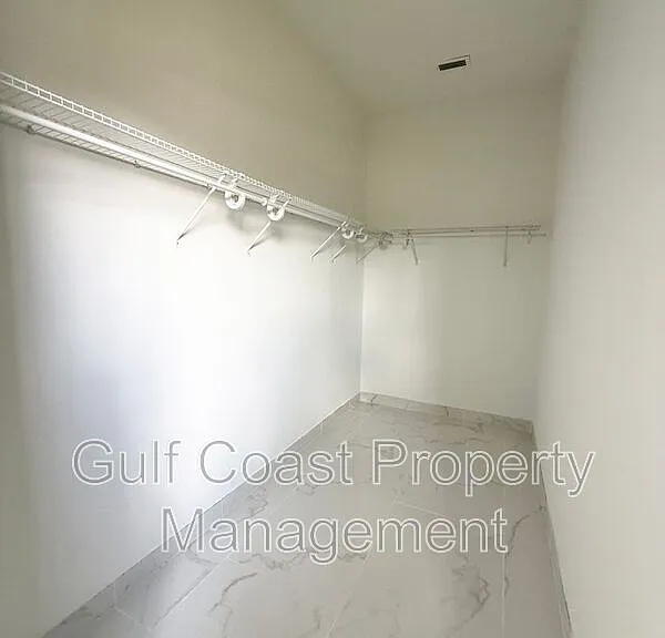 219 NW 23rd Ter — Photo 21