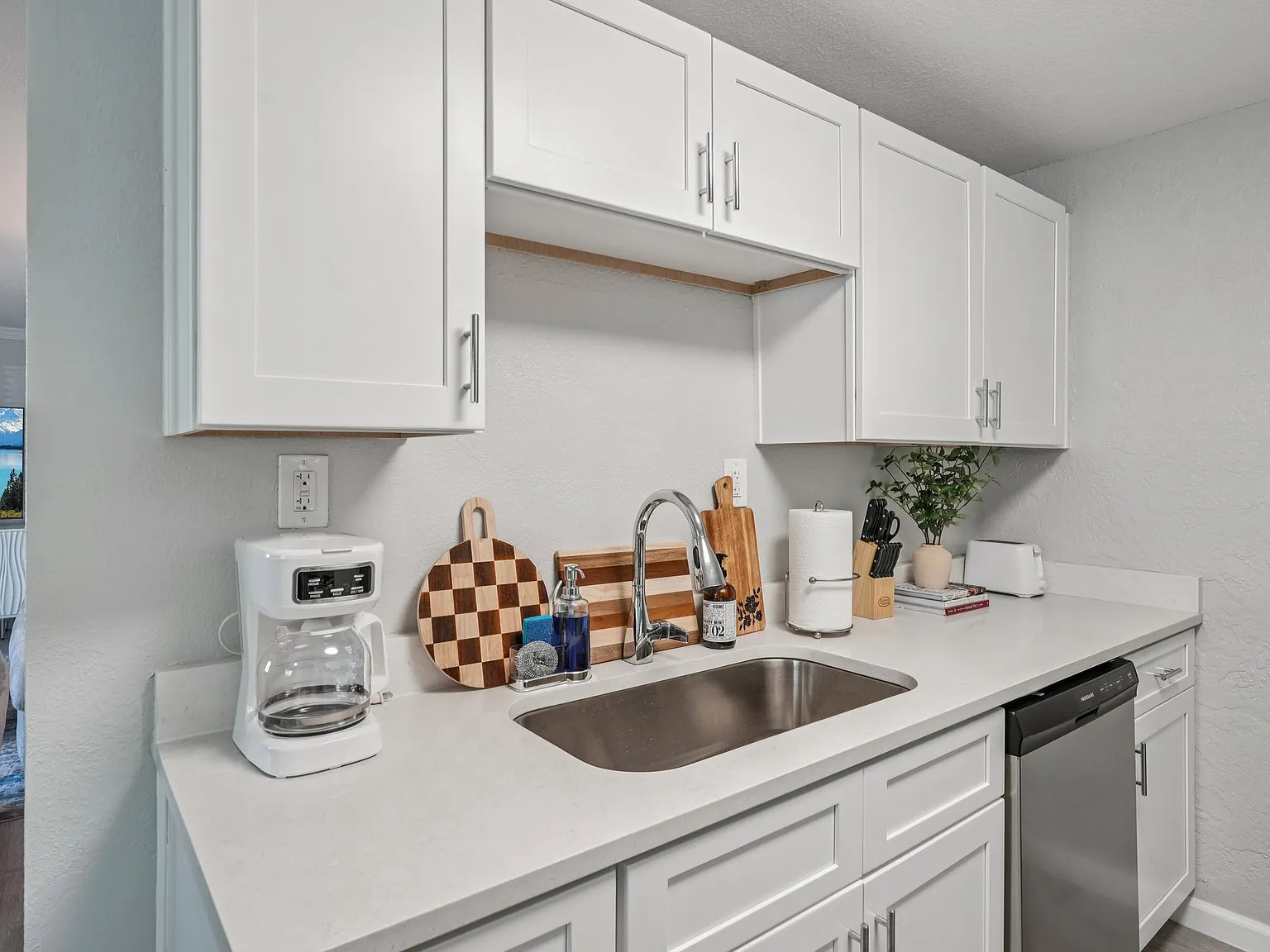 Riverwalk Apartments — Photo 2
