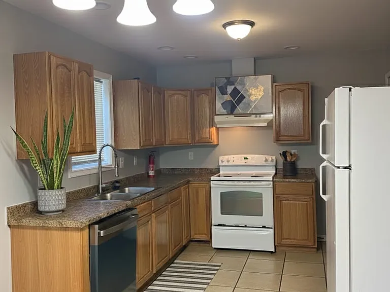 319 Charles Ave #A — Photo 4