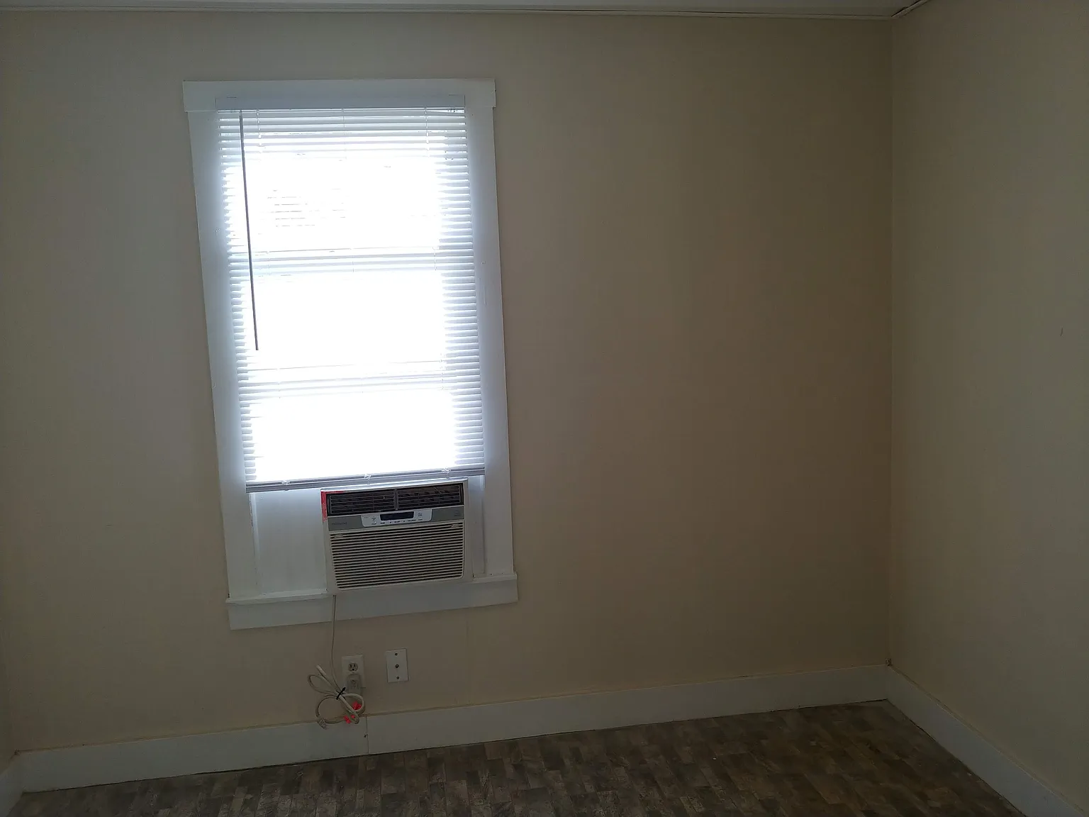 3 bed, 1000 sqft, $1,100 — Photo 4