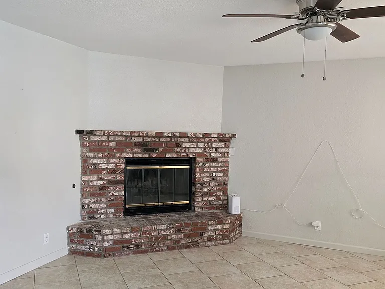 832 Commercial Ave #A & B — Photo 2