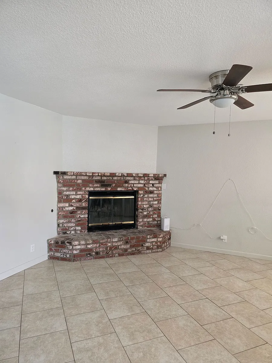 Building Photo - 832 Commercial Ave #A & B