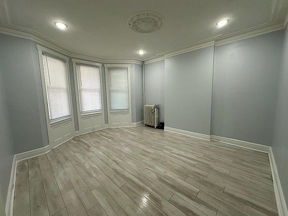 3rd image of 146 Bentley Ave Floor 1