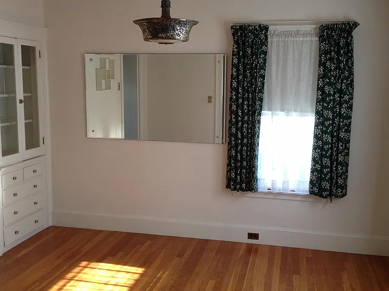 865 Washington Ave — Photo 3