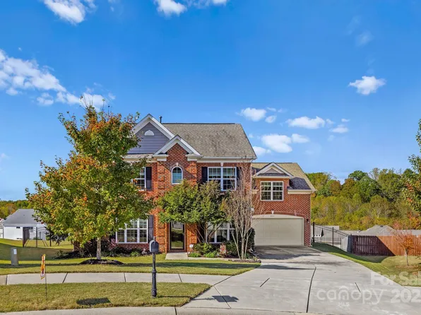 859 Swaying Oaks Ct SE, Concord, NC 28025