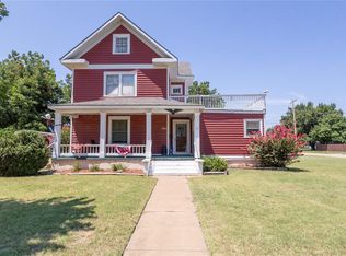 706 S 7th St, Kingfisher, OK 73750