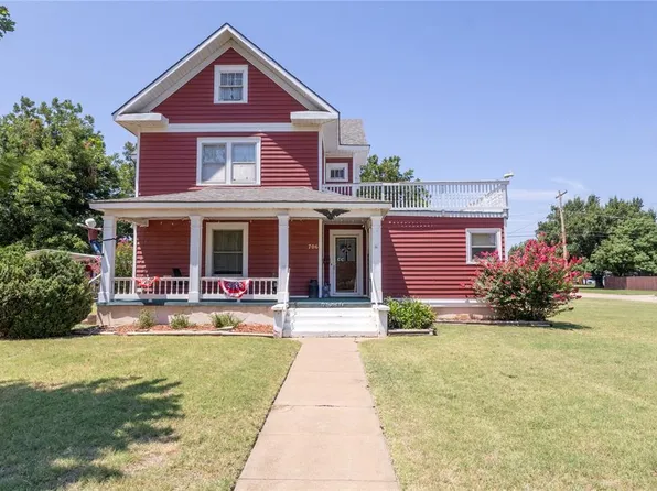 706 S 7th St, Kingfisher, OK 73750