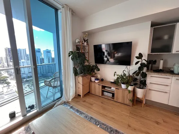 185 SW 7th St APT 2006, Miami, FL 33130