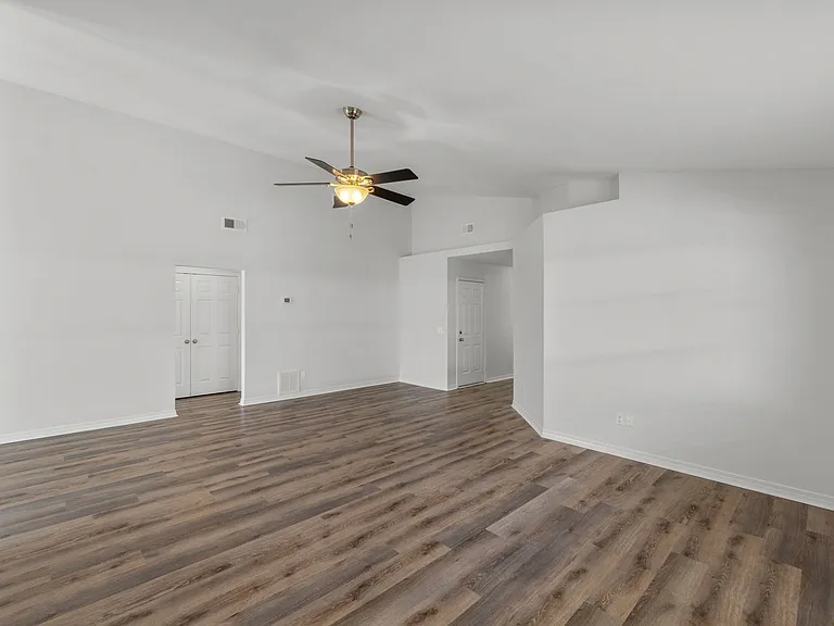 28 Easton St — Photo 10