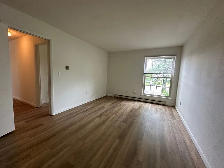 University Park Apartments near Cornell University — Photo 630