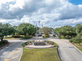 102 Oakmont Cir, Broussard, LA 70518