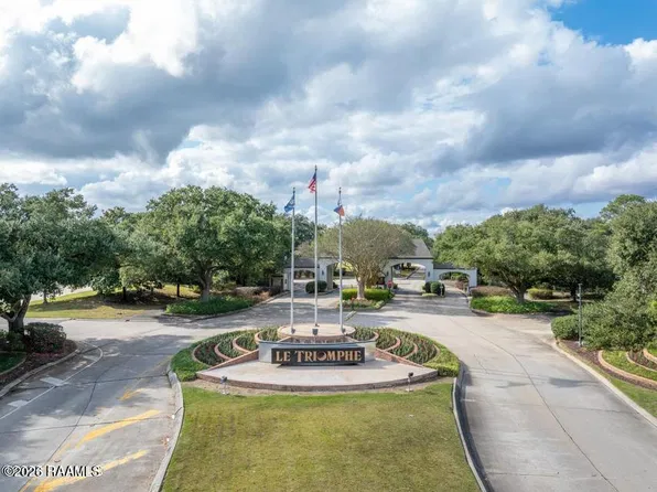 102 Oakmont Cir, Broussard, LA 70518