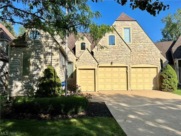 4257 Vilamoura Dr, Avon, OH 44011