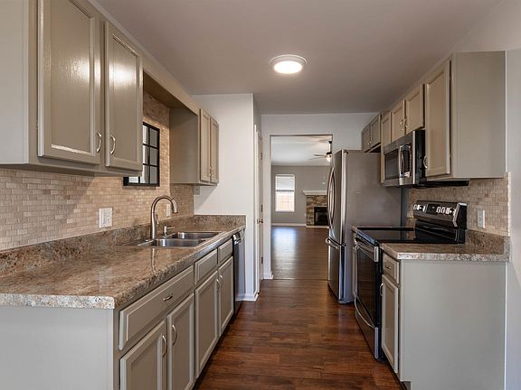 4th image of 202 Woodruff Park Ln