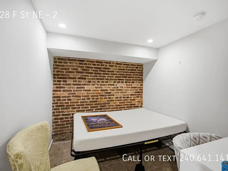 228 F St NE #2 — Photo 7