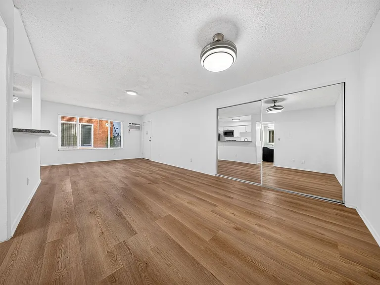 5708 Tujunga Ave — Photo 25