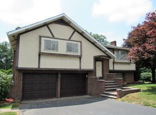 1002 W Pine Ct, Hazle Township, PA 18202