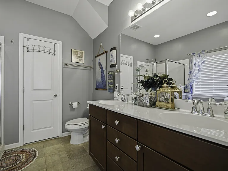 225 Urbano Ln — Photo 31